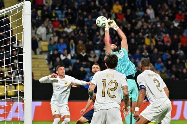 Celje, Slovenia, October 02nd 2025, Thomas Strakosha of AEK Athens (C) in action during the UEFA Conference League, League phase Matchday 1, between Celje (Slovenia) and AEK Athens (Greece) at Stadion Celje, Celje, Slovenia. (Photo by Igor Kupljenik Sports Press Photo) Copyright: xIgorxKupljenikx xSPPx Sportspressphoto_SPR36660