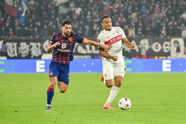Nicolas Vouilloz FC Basel, 03 , Jamie Leweling VfB Stuttgart, 18 in a running duel for the ball CH, FC Basel VfB Stuttgart, Football, Europa League, Matchday 2, Season 2025 2026, 02 10 2025 CH, FC Basel VfB Stuttgart, Football, Europa League, Matchday 2, Season 2025 2026, 02 10 2025 Basel Copyright: xEibner-Pressefoto ThomasxHessx EP_THS