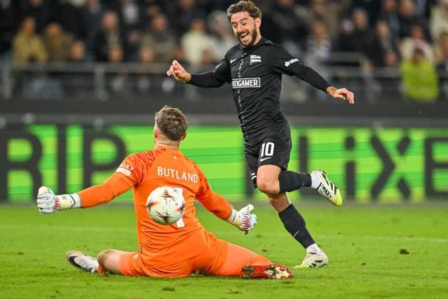 SOCCER - UEFA EL, Sturm vs Glasgow GRAZ,AUSTRIA,02.OCT.25 - SOCCER - UEFA Europa League, SK Sturm Graz vs Glasgow Rangers FC. Image shows Jack Butland (Rangers) and Otar Kiteishvili (Sturm). Keyworss: goal.  GEPAxpictures xAvnixRetkoceri