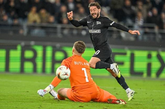 SOCCER - UEFA EL, Sturm vs Glasgow GRAZ,AUSTRIA,02.OCT.25 - SOCCER - UEFA Europa League, SK Sturm Graz vs Glasgow Rangers FC. Image shows Jack Butland (Rangers) and Otar Kiteishvili (Sturm). Keyworss: goal.  GEPAxpictures xAvnixRetkoceri
