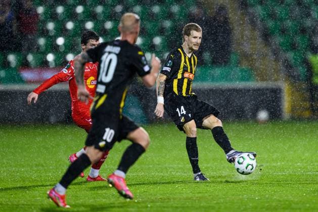 251002 Simon Gustafson of Häcken during the UEFA Conference League football match between Shelbourne FC and Häcken on October 2, 2025 in Dublin Photo Carl Sandin BILDBYRAN kod CS CS0783 fotboll, football, soccer, fotball,uefa conference league, confe  Copyright: CARLxSANDIN BB251002CS058