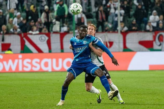 Legia Warszawa - Samsunspor Kulubu 02.10.2025 football, Warsaw, UEFA Conference League game Legia Warszawa - Samsunspor Kulubu (pilka nozna Liga Konferencji Europy ) image shows: Marius Mouandilmadji (L) Radovan Pankov (R) photo Katarzyna Plewczynska Fotostyk Copyright: xKatarzynaxPlewczynska Fotostykx 20251002FCTKP196