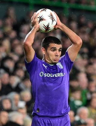 Celtic FC v S.C. Braga - UEFA Europa League GLASGOW, SCOTLAND - OCTOBER 02: Braga s Victor Gomez during the UEFA Europa League match, round 2 of 8 between Celtic FC and S.C. Braga at Celtic Park, on 2nd October 2025 in Glasgow, Scotland. Mark Runacles Anadolu Glasgow Scotland. Editorial use only. Please get in touch for any other usage.  Copyright: x2025xAnadoluxMarkxRunaclesx