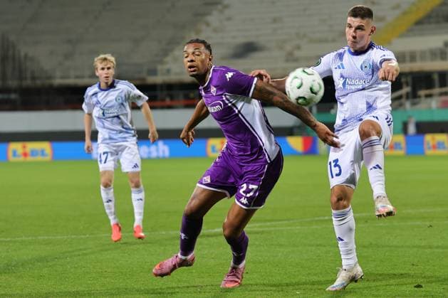 ACF Fiorentina v SK Sigma Olomouc - UEFA Conference League 2025 26 Cher Ndour of ACF Fiorentina and Jiri Slama of SK Sigma Olomouc ,battle for the ball during the first match in the UEFA Conference League group Stage between ACF Fiorentina and SK Sigma Olomouc on October 2 ,2025 at Stadium Artemio Franchi, Florence , Italy Florence ITALIA  Copyright: xAndreaxMartinix originalFilename:martini-acffiore251002_npcLJ.jpg