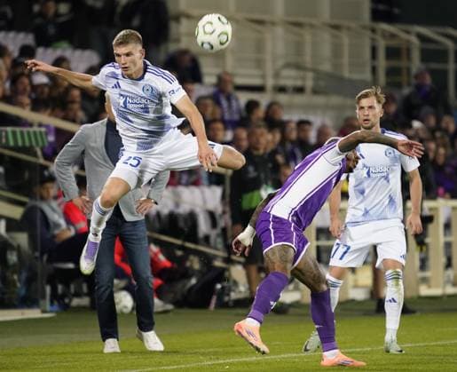 Fiorentina™s Dodo fight for the ball with Sigma™s Matej Mikulenka during the UEFA Conference League soccer match between Fiorentina and Betis at Artemio Franchi stadium in Florence, Italy - Thursday, October 02, 2025.  Copyright: xMarcoxBucco LaxPressex