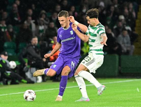Celtic FC v S.C. Braga - UEFA Europa League GLASGOW, SCOTLAND - OCTOBER 02: Sebastian Tounekti of Celtic and Braga s Gustaf Lagerbielke during the UEFA Europa League match, round 2 of 8 between Celtic FC and S.C. Braga at Celtic Park, on 2nd October 2025 in Glasgow, Scotland. Mark Runacles Anadolu Glasgow Scotland. Editorial use only. Please get in touch for any other usage.  Copyright: x2025xAnadoluxMarkxRunaclesx