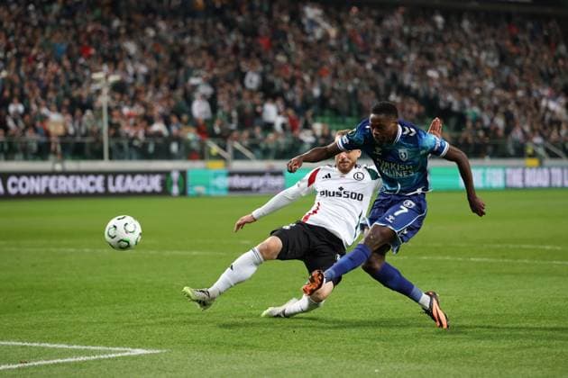WARSZAWA 02.10.2025 MECZ 1. KOLEJKA LIGA KONFERENCJI SEZON 2025 26 --- UEFA CONFERENCE LEAGUE MATCH IN WARSAW: LEGIA WARSZAWA - SAMSUNSPOR KULUBU RAFAL AUGUSTYNIAK ARBNOR MUJA STRZELA GOLA FOT. PIOTR KUCZA FOTOPYK NEWSPIX.PL --- newspix.pl 