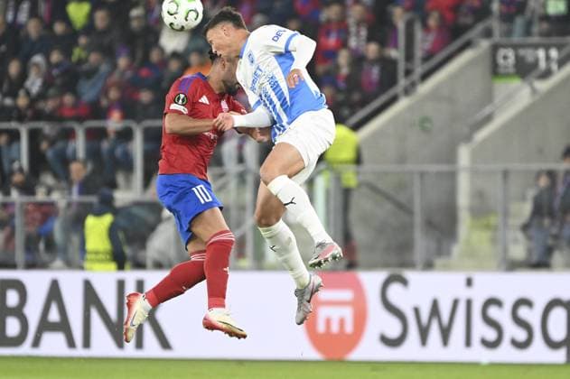 CALCIO - UEFA Conference League - Rakow Czestochowa vs Universitatea Craiova Ivan Lopez (RAK) and Florin Stefan (UNI) during match the UEFA Conference League between Rakow Czestochowa vs Universitatea Craiova at the ArcelorMittal Park in Sosnowiec, Poland on October 2, 2025 Sosnowiec Poland  Copyright: xIPAxSport ABACAx