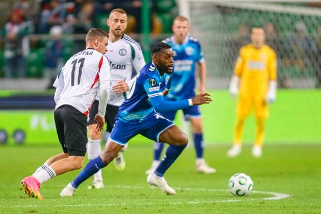 02.10.2025 WARSZAWA, PILKA NOZNA LIGA KONFERENCJI EUROPY ( FOOTBALL UEFA CONFERENCE LEAGUE) MECZ LEGIA WARSZAWA - SAMSUNSPOR NZ. ANTHONY MUSABA KACPER CHODYNA FOTO RADOSLAW JOZWIAK CYFRASPORT NEWSPIX.PL --- Newspix.pl  RA2_5119