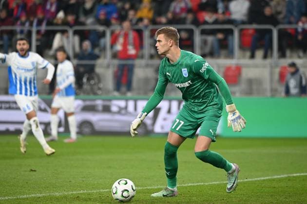 SOSNOWIEC 02.10.2025 MECZ 1. KOLEJKA LIGA KONFERENCJI SEZON 2025 26: RAKOW CZESTOCHOWA - UNIVERSITATEA CRAIOVA --- UEFA CONFERENCE LEAGUE MATCH: RAKOW CZESTOCHOWA - UNIVERSITATEA CRAIOVA PAVLO ISENKO FOT. KRZYSZTOF HELIOS 400MM NEWSPIX.PL --- newspix.pl 