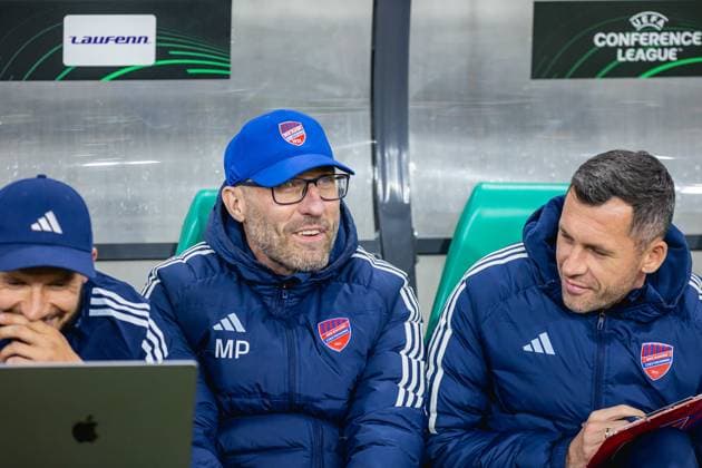 Sosnowiec 02.10.2025 Pilka nozna Liga Konferencji UEFA sezon 2025 2026 kolejka 1 mecz: Rakow Czestochowa - Universitatea Craiova n z Trener Marek Papszun --- Football UEFA Conference League season 2025 2026 round 1 match: Rakow Czestochowa - Universitatea Craiova op Coach Marek Papszun Fot. Rafal Baranski Arena Akcji NEWSPIX.PL --- newspix.pl 