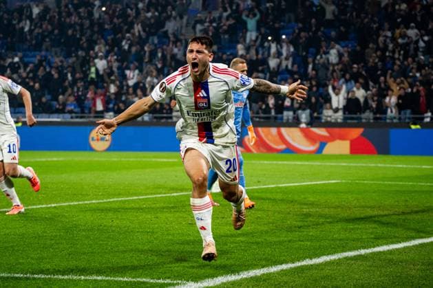 OL - Salzburg à Décines-Charpieu le 2 octobre 2025. Nicolas Liponne MAXPPP - Décines-Charpieu 02 10 2025 But de Martin Satriano lors du match entre l Olympique Lyonnais (OL) et le Red Bull Salzburg, dans le cadre de la 2e journée de Ligue Europa, au stade de Lyon Groupama Stadium, à Décines-Charpieu le 2 octobre 2025. Match between Olympique Lyonnais (OL) and Red Bull Salzburg, as part of the second day of the Europa League, at the Groupama Stadium in Lyon, Décines-Charpieu, on October 2, 2025. Décines-Charpieu Auvergne-Rhône-Alpes FRANCE  Copyright: xMAXPPPxNicolasxLiponnex NLP202510027272 NLP202510027272