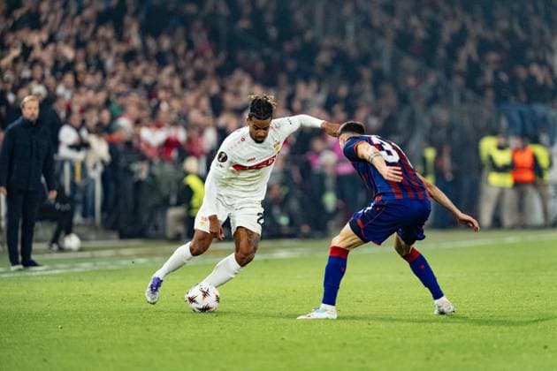 Switzerland UEFA Europa League 2025 26, FC Basel 1893 vs VfB Stuttgart St Jakob Park, Basel Lorenz Assignon 22 Stuttgart in duel with Dominik Schmid 31 Basel Copyright: xKjetilxWaberx