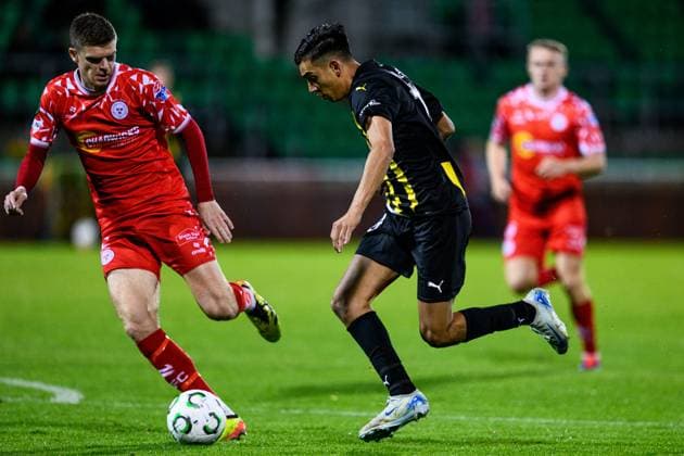 251002 Sean Gannon of Shelbourne FC and Danilo Al Saed of Häcken during the UEFA Conference League football match between Shelbourne FC and Häcken on October 2, 2025 in Dublin Photo Carl Sandin BILDBYRAN kod CS CS0783 fotboll football soccer fotball uefa conference league conference league shelbourne fc häcken bbeng bbauto  Copyright: CARLxSANDIN BB251002CS068