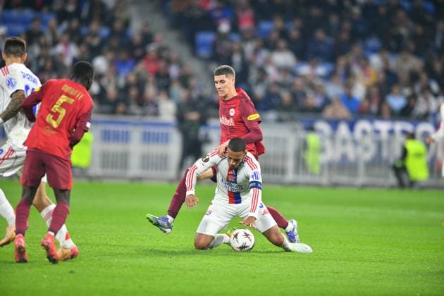 Sports : FOOTBALL - EUROPA LEAGUE - LYON v SALZBURG Cyril Lestage MAXPPP - Décines-Charpieu 02 10 2025 Corentin Tolisso from OL being trapped during the UEFA Europa League, League phase, Matchday 2 football match between Olympique Lyonnais and RB Salzburg on 2 October 2025 at Groupama Stadium in Décines-Charpieu near Lyon, France - Photo Cyril Lestage Décines-Charpieu France  Copyright: xMAXPPPxCyrilxLestagex CAL202510027266 CAL202510027266