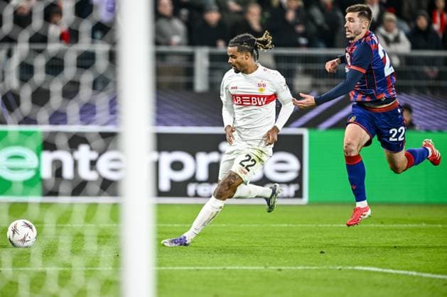 Lorenz Assignon (VfB Stuttgart) und Leo Leroy (FC Basel) battle for the ball during the UEFA Europa League 2025 26 League Phase MD2 match between FC Basel 1893 and VfB Stuttgart at St. Jakob-Park on October 2, 2025 in Basel, Switzerland. (Photo by Harry Langer DeFodi Images) Lorenz Assignon VfB Stuttgart and Leo Leroy FC Basel battle for the ball during the UEFA Europa League 2025 26 League Phase MD2 match between FC Basel 1893 and VfB Stuttgart at St Jakob Park on October 2, 2025 in Basel, Switzerland Photo by Harry Langer DeFodi Images