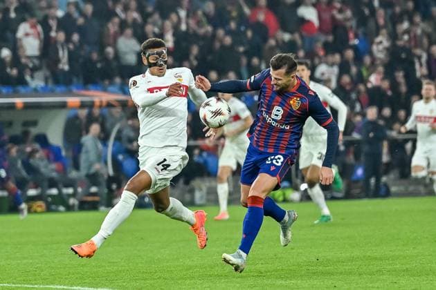 Luca Jaquez VfB Stuttgart, 14 , Albian Ajeti FC Basel, 23 in a duel and running for the ball CH, FC Basel VfB Stuttgart, Football, Europa League, Matchday 2, Season 2025 2026, 02 10 2025 CH, FC Basel VfB Stuttgart, Football, Europa League, Matchday 2, Season 2025 2026, 02 10 2025 Basel Copyright: xEibner-Pressefoto ThomasxHessx EP_THS