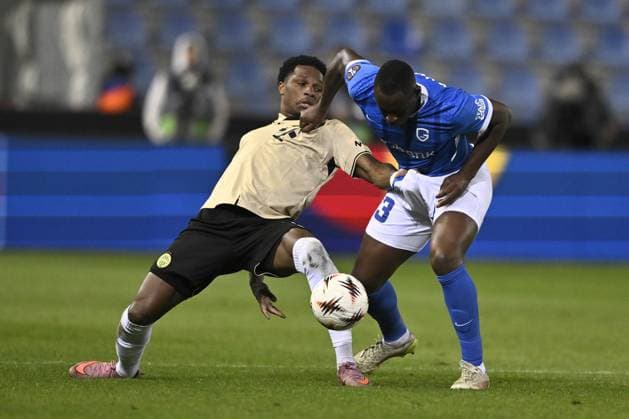 Ferencvaros Lenny Joseph and Genk s Mujaid Sadick fight for the ball during a soccer game between Belgian KRC Genk and Hungarian Ferencvarosi TC, on Thursday 02 October 2025, in Genk, in the second game (out of 8) in the league phase of the UEFA Europa League competition. JOHAN EYCKENS JohanxEyckens  x135942780x