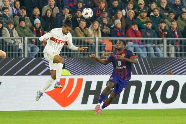 Lorenz Assignon VfB Stuttgart, 22 and Philip Otele FC Basel, 07 fighting for the ball , Switzerland, Football, UEFA Europa League, Matchday 2, 2025 2026, FC Basel vs VfB Stuttgart, 02 10 2025, Sankt Jakob Park, Basel, Switzerland Basel Sankt Jakob Park Canton Basel City Switzerland Copyright: xGrantxHubbsx