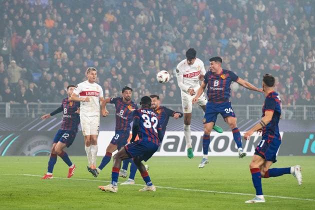 from left in header duel Chema Andreas VfB Stuttgart, 30 , Flavius Daniliuc FC Basel, 24 , SUI, FC Basel vs VfB Stuttgart, Football, UEFA Europa League, Men, Matchday 2, Season 2025 2026, 02 10 2025, SUI, FC Basel vs VfB Stuttgart, Football, UEFA Europa League, Men, Matchday 2, Season 2025 2026, 02 10 2025 Basel Copyright: xEibner-Pressefoto WolfgangxFrankx EP_WFK