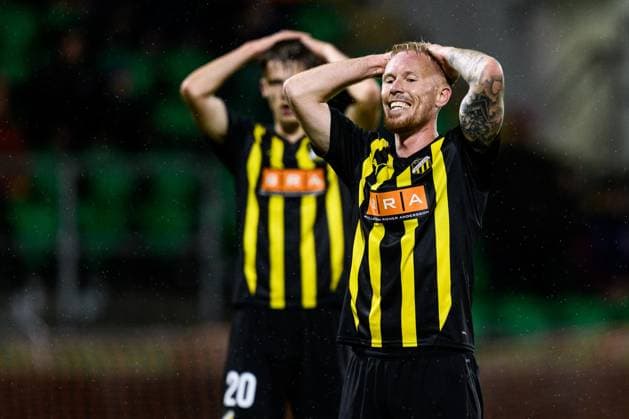 251002 Mikkel Rygaard Jensen of Häcken looks dejected during the UEFA Conference League football match between Shelbourne FC and Häcken on October 2, 2025 in Dublin Photo Carl Sandin BILDBYRAN kod CS CS0783 fotboll football soccer fotball uefa conference league conference league shelbourne fc häcken bbeng bbauto depp  Copyright: CARLxSANDIN BB251002CS074