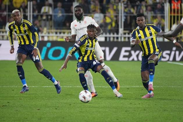 ISTANBUL, TURKEY - OCTOBER 2: Anderson Talisca (L) , Dorgeles Nene (45) Nelson Semedo (R) of Fenerbahce and Jeremie Boga (7) of Nice battle for the ball during the UEFA Europa League 2025 26 League Phase MD2 match between Fenerbahce SK and OGC Nice at Chobani Stadium on October 2, 2025 in Istanbul, Turkey. Istanbul Turkey Copyright: xSeskimphotox Fenerbahce-Nice-021025 (28)