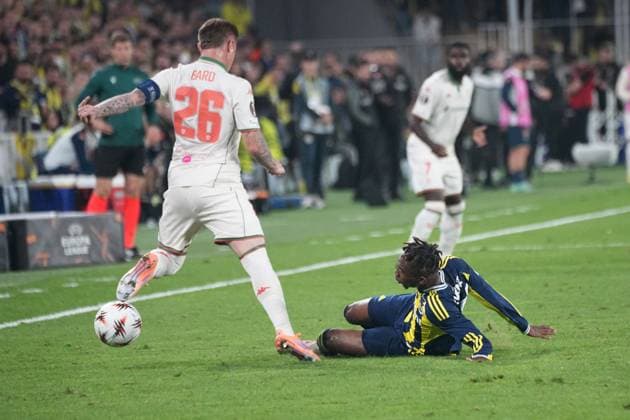 ISTANBUL, TURKEY - OCTOBER 2: Dorgeles Nene (R) of Fenerbahce and Melvin Bard (26) of Nice during the UEFA Europa League 2025 26 League Phase MD2 match between Fenerbahce SK and OGC Nice at Chobani Stadium on October 2, 2025 in Istanbul, Turkey. Istanbul Turkey Copyright: xSeskimphotox Fenerbahce-Nice-021025 (64)