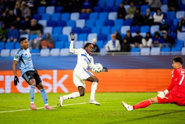 SLOVAN BRATISLAVA - STRASBOURG Cesar Blackman of Slovan and Martial Godo of Strasbourg during league phase of UEFA Conference league football match between SK Slovan Bratislava and RC Strasbourg Alsace. Bratislava, Slovakia, October 02, 2025. Copyright: xx 080A1334