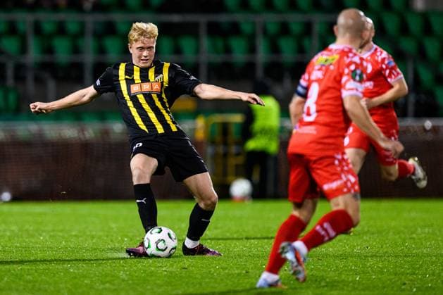 251002 Isak Brusberg of Häcken during the UEFA Conference League football match between Shelbourne FC and Häcken on October 2, 2025 in Dublin Photo Carl Sandin BILDBYRAN kod CS CS0783 fotboll, football, soccer, fotball,uefa conference league, confe  Copyright: CARLxSANDIN BB251002CS077