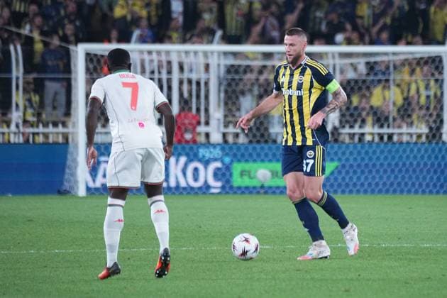 ISTANBUL, TURKEY - OCTOBER 2: Milan Skriniar (R) of Fenerbahce and Jeremie Boga (7) of Nice during the UEFA Europa League 2025 26 League Phase MD2 match between Fenerbahce SK and OGC Nice at Chobani Stadium on October 2, 2025 in Istanbul, Turkey. Istanbul Turkey Copyright: xSeskimphotox Fenerbahce-Nice-021025 (74)