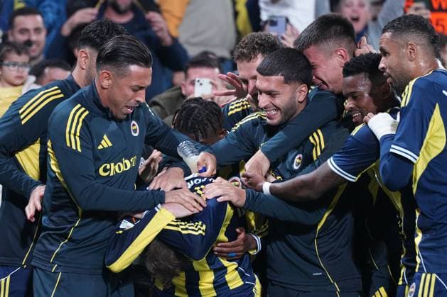 ISTANBUL, TURKEY - OCTOBER 2: Kerem Akturkoglu (7)of Fenerbahce celebrates after scoring the second goal of his team with teammates during the UEFA Europa League 2025 26 League Phase MD2 match between Fenerbahce SK and OGC Nice at Chobani Stadium on October 2, 2025 in Istanbul, Turkey. Istanbul Turkey Copyright: xSeskimphotox Fenerbahce-Nice-021025 (95)