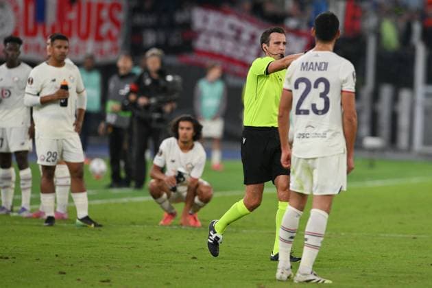 CALCIO - UEFA Europa League - AS Roma vs LOSC Lille referee Erik Lambrechts during the match of Uefa Europa League Championship between A.S.Roma and Lille at the Olimpico Stadium on Oct 2, 2025 in Rome, Italy. during AS Roma vs LOSC Lille, Football Europa League match in Rome, Italy, October 02 2025 Rome Italy  Copyright: xIPAxSport ABACAx