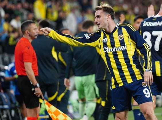 ISTANBUL, TURKEY - OCTOBER 2: Kerem Akturkoglu (7)of Fenerbahce celebrates after scoring the second goal of his team with teammates during the UEFA Europa League 2025 26 League Phase MD2 match between Fenerbahce SK and OGC Nice at Chobani Stadium on October 2, 2025 in Istanbul, Turkey. Istanbul Turkey Copyright: xSeskimphotox Fenerbahce-Nice-021025 (130)
