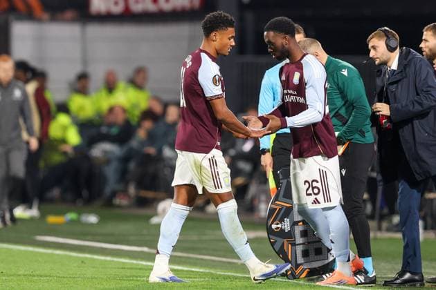 2025-10-02 Feyenoord v Aston Villa - UEFA Europa League, League phase, MD2 ROTTERDAM, NETHERLANDS - OCTOBER 2: Ollie Watkins of Aston Villa is substituted for Lamare Bogarde of Aston Villa during the UEFA Europa League, League phase, MD2 match between Feyenoord and Aston Villa at Stadion Feijenoord on October 2, 2025 in Rotterdam, Netherlands. Rotterdam Stadion Feijenoord Netherlands Content not available for redistribution in The Netherlands directly or indirectly through any third parties. Copyright: xHansxvanxderxValkx