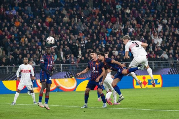 v li Jonas Adjetey FC Basel, 32 , Flavius Daniliuc FC Basel, 24 , Nicolas Vouilloz FC Basel, 03 , Ramon Hendriks VfB Stuttgart, 03 , Goal chance, SUI, FC Basel vs VfB Stuttgart, Football, UEFA Europa League, Men, Matchday 2, Season 2025 2026, 02 10 2025, SUI, FC Basel vs VfB Stuttgart, Football, UEFA Europa League, Men, Matchday 2, Season 2025 2026, 02 10 2025 Basel Copyright: xEibner-Pressefoto WolfgangxFrankx EP_WFK
