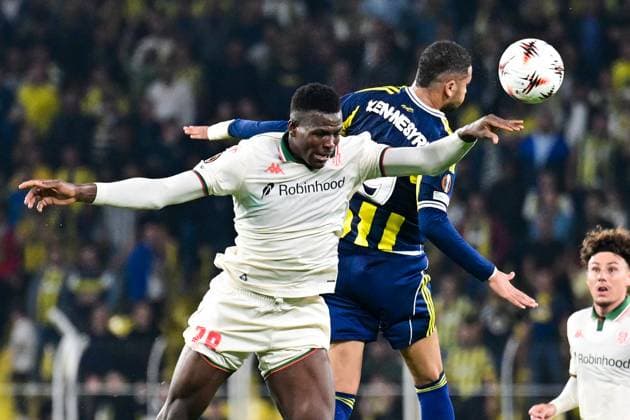 Fenerbahce v Nice - UEFA Europa League ISTANBUL, TURKIYE - OCTOBER 2: Youssef En-Nesyri of Fenerbahce in action against Juma Bah of Nice during UEFA Europa League football match between Fenerbahce and Nice at Chobani Stadium in Istanbul, Turkiye on October 2, 2025. Serhat Cagdas Anadolu Istanbul Turkey. Editorial use only. Please get in touch for any other usage.  Copyright: x2025xAnadoluxSerhatxCagdasx
