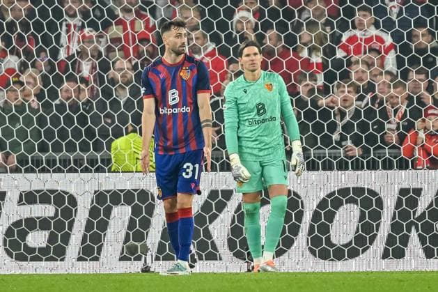 Dominik Schmid FC Basel, 31 with gesture CH, FC Basel VfB Stuttgart, Football, Europa League, Matchday 2, Season 2025 2026, 02 10 2025 CH, FC Basel VfB Stuttgart, Football, Europa League, Matchday 2, Season 2025 2026, 02 10 2025 Basel Copyright: xEibner-Pressefoto ThomasxHessx EP_THS