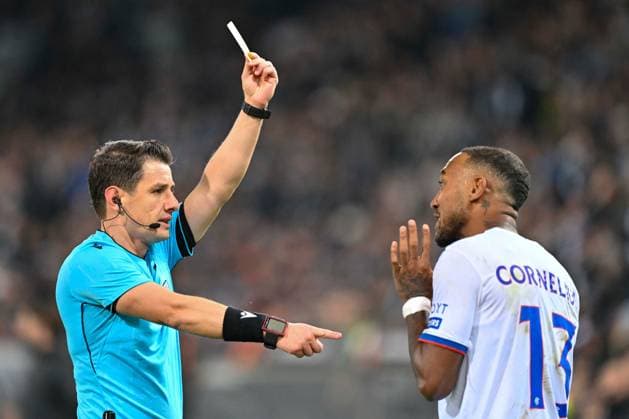 SOCCER - UEFA EL, Sturm vs Glasgow GRAZ,AUSTRIA,02.OCT.25 - SOCCER - UEFA Europa League, SK Sturm Graz vs Glasgow Rangers FC. Image shows referee Umut Meler (TUR) and Derek Cornelius (Rangers). Keywords: yellow card.  GEPAxpictures xAvnixRetkoceri
