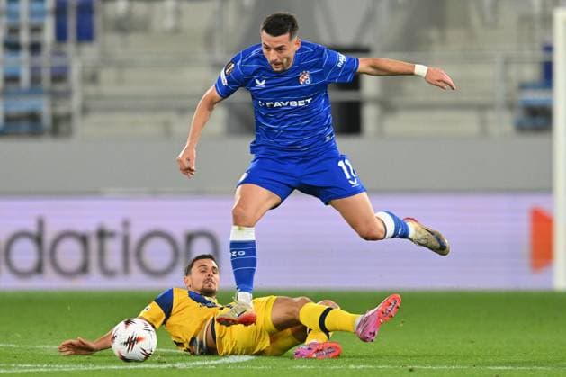 MACCABI TEL AVIV vs DINAMO ZAGREB ARBER HOXHA vs KRISTIJAN BELIC football Maccabi Tel Aviv vs Dinamo Zagrebi UEFA Europa League at TSC arena stadium, Backa Topola 02.10.2025 Foto: FOOTBALL, UEFA EUROPA LEAGUE, DINAMO ZAGREB, MACCABI TEL AVIV Backa Topola TSC Arena Serbia Copyright: xMarkoxMetlas xMNxPressx
