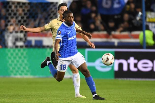 Ferencvaros Jonathan Levi and Genk s Joris Kayembe pictured in action during a soccer game between Belgian KRC Genk and Hungarian Ferencvarosi TC, on Thursday 02 October 2025, in Genk, in the second game (out of 8) in the league phase of the UEFA Europa League competition. JILLxDELSAUX  x135945518x