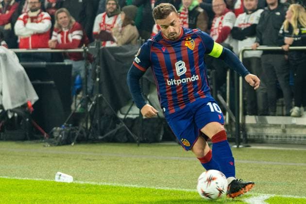Basel, Switzerland, October 02th 2025 Xherdan Shaqiri (10 Basel) heads the ball during the Europa League football match between FC Basel 1893 and VfB Stuttgart at St. Jakob Park in Basel, Switzerland. Pascal von Büren (Pascal von Büren SPP) Copyright: xPascalxvonxBürenx xSPPx spp-en-PaVoBSp-PAVO_Foto-27