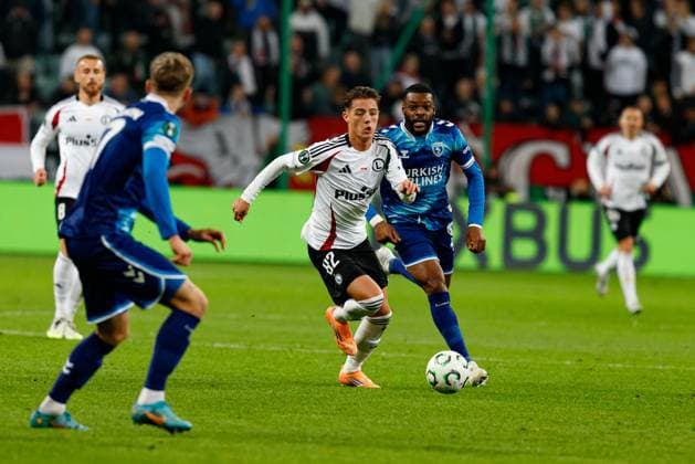 Kacper Urbanski and Anthony Musaba seen during UEFA Conference League game between Legia Warszawa and Samsunspor Kulubu (Jan Borys Ball Raw Images) Warsaw Polish Army Stadium Poland Copyright: xJanxBorysx janborys_legia_samsunspor_2526-84
