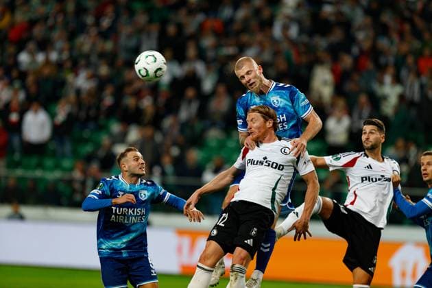 Radovan Pankov and Rick Van Drongelen seen during UEFA Conference League game between Legia Warszawa and Samsunspor Kulubu (Jan Borys Ball Raw Images) Warsaw Polish Army Stadium Poland Copyright: xJanxBorysx janborys_legia_samsunspor_2526-97