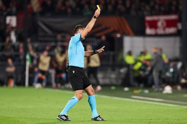 2025-10-02 Feyenoord v Aston Villa - UEFA Europa League, League phase, MD2 ROTTERDAM, NETHERLANDS - OCTOBER 2: Referee Rade Obrenovic shows the yellow card to Headcoach Unai Emery of Aston Villa during the UEFA Europa League, League phase, MD2 match between Feyenoord and Aston Villa at Stadion Feijenoord on October 2, 2025 in Rotterdam, Netherlands. Rotterdam Stadion Feijenoord Netherlands Content not available for redistribution in The Netherlands directly or indirectly through any third parties. Copyright: xHansxvanxderxValkx