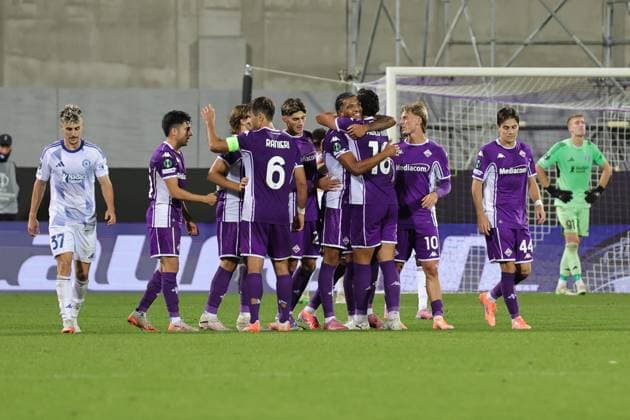 ACF Fiorentina v SK Sigma Olomouc - UEFA Conference League 2025 26 Cher Ndour of ACF Fiorentina celebrates with teammates after scoring goal during the first match in the UEFA Conference League group Stage between ACF Fiorentina and SK Sigma Olomouc on October 2 ,2025 at Stadium Artemio Franchi, Florence , Italy Florence ITALIA  Copyright: xAndreaxMartinix originalFilename:martini-acffiore251002_npnNw.jpg