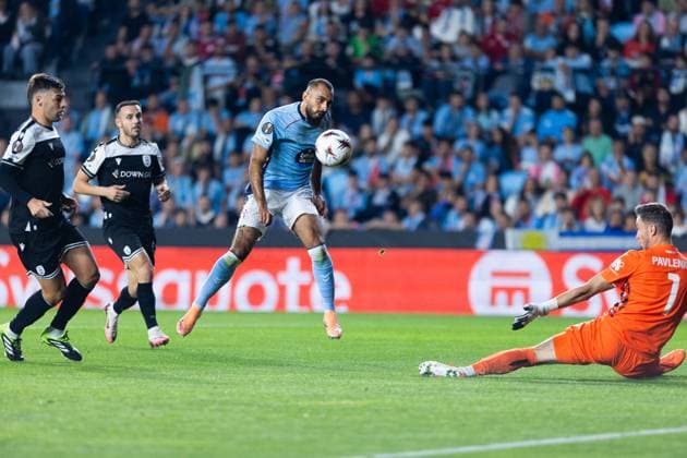 Real Club Celta v PAOK FC - UEFA Europa League 2025 26 League Phase MD2 VIGO, SPAIN - OCTOBER 02: Borja Iglesias of RC Celta de Vigo shooting to goal during to the UEFA Europa League 2025 26 League Phase MD2 match between Real Club Celta and PAOK FC at Estadio Abanca-Balaidos on October 02, 2025 in Vigo, Spain. (Photo by Diego Simon Photo Players Images Magara Press) Vigo Estadio Abanca-Balaidos Spain Copyright: xDiegoxSimonx