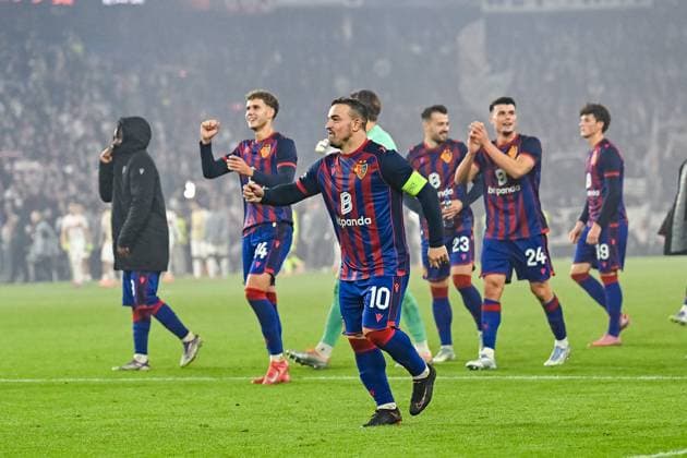 Xherdan Shaqiri FC Basel, 10 dances and is happy shows emotion after the 2 0 victory CH, FC Basel VfB Stuttgart, Football, Europa League, Matchday 2, Season 2025 2026, 02 10 2025 CH, FC Basel VfB Stuttgart, Football, Europa League, Matchday 2, Season 2025 2026, 02 10 2025 Basel Copyright: xEibner-Pressefoto ThomasxHessx EP_THS