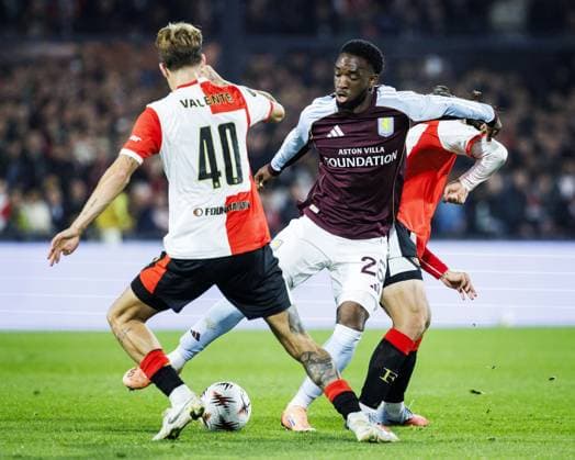 ROTTERDAM - (l-r) Luciano Valente of Feyenoord and Lamare Bogarde of Aston Villa during the Europa League match between Feyenoord and Aston Villa at Feyenoord Stadion de Kuip on October 2, 2025, in Rotterdam, Netherlands. ANP BAS CZERWINSKI Europa League 2025-2026 xVIxANPxSportx xxANPxIVx 538170710 originalFilename: 538170710.jpg