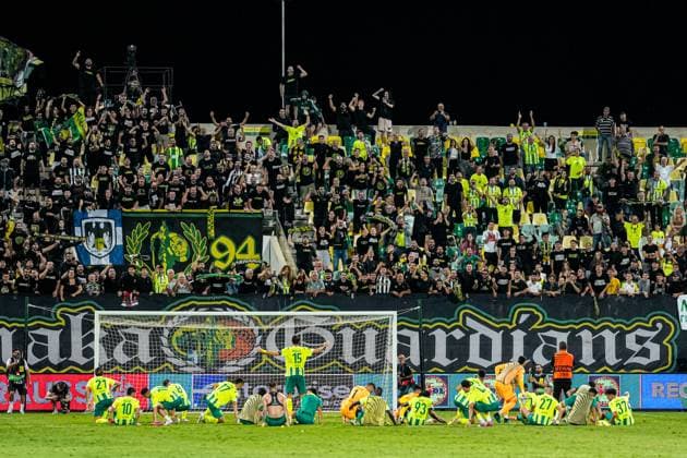 2025-10-02 AEK Larnaca FC v AZ Alkmaar - UEFA Conference League 2025 26 League Phase MD1 LARNACA, CYPRUS - OCTOBER 2: players of AEK Larnaca FC celebrate the win with their fans during the UEFA Conference League 2025 26 League Phase MD1 match between AEK Larnaca FC and AZ Alkmaar at AEK Arena on October 2, 2025 in Larnaca, Cyprus. Larnaca AEK Arena Cyprus Content not available for redistribution in The Netherlands directly or indirectly through any third parties. Copyright: xEdxvanxdexPolx