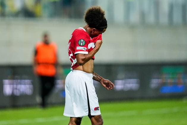 2025-10-02 AEK Larnaca FC v AZ Alkmaar - UEFA Conference League 2025 26 League Phase MD1 LARNACA, CYPRUS - OCTOBER 2: Elijah Dijkstra of AZ Alkmaar disappointed during the UEFA Conference League 2025 26 League Phase MD1 match between AEK Larnaca FC and AZ Alkmaar at AEK Arena on October 2, 2025 in Larnaca, Cyprus. Larnaca AEK Arena Cyprus Content not available for redistribution in The Netherlands directly or indirectly through any third parties. Copyright: xEdxvanxdexPolx